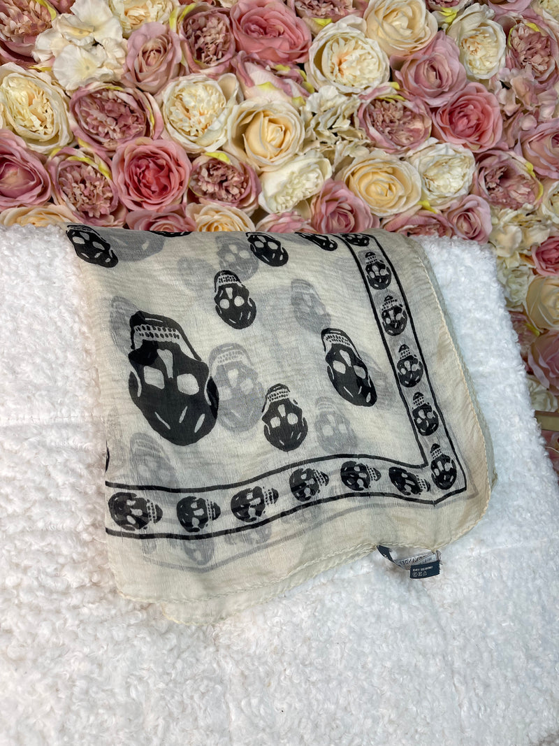 Alexander McQueen Scarfs different Colours