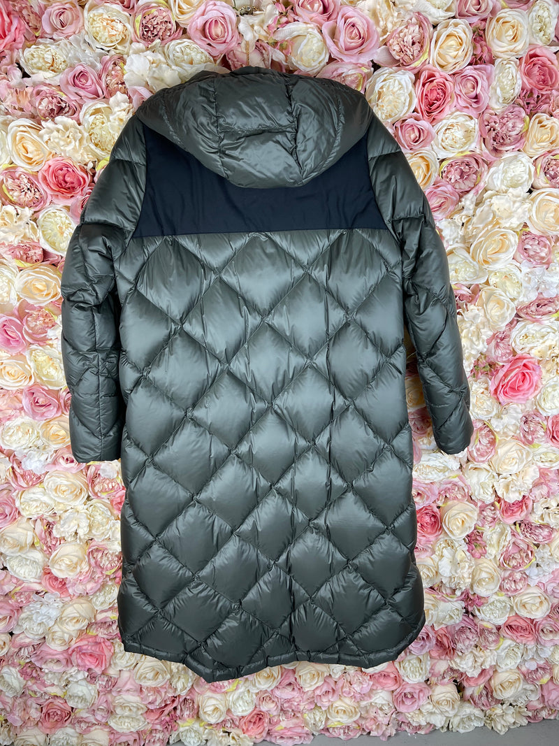 Moncler Long Quilted Down Jacket Green Sz. 38 DE (1)