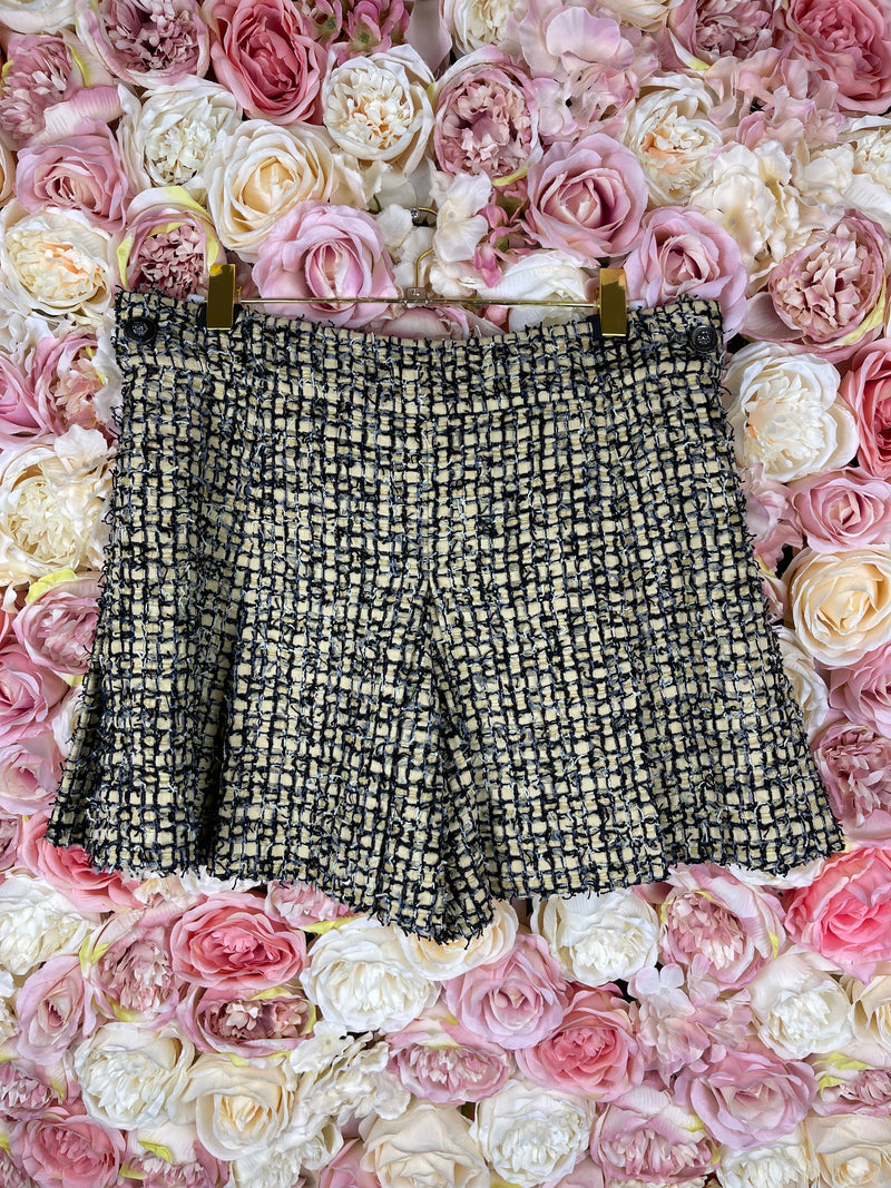 Chanel 22P Shorts Yellow Sz. 32 DE