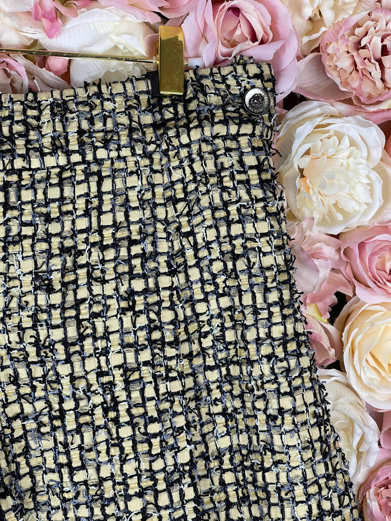 Chanel 22P Shorts Yellow Sz. 32 DE