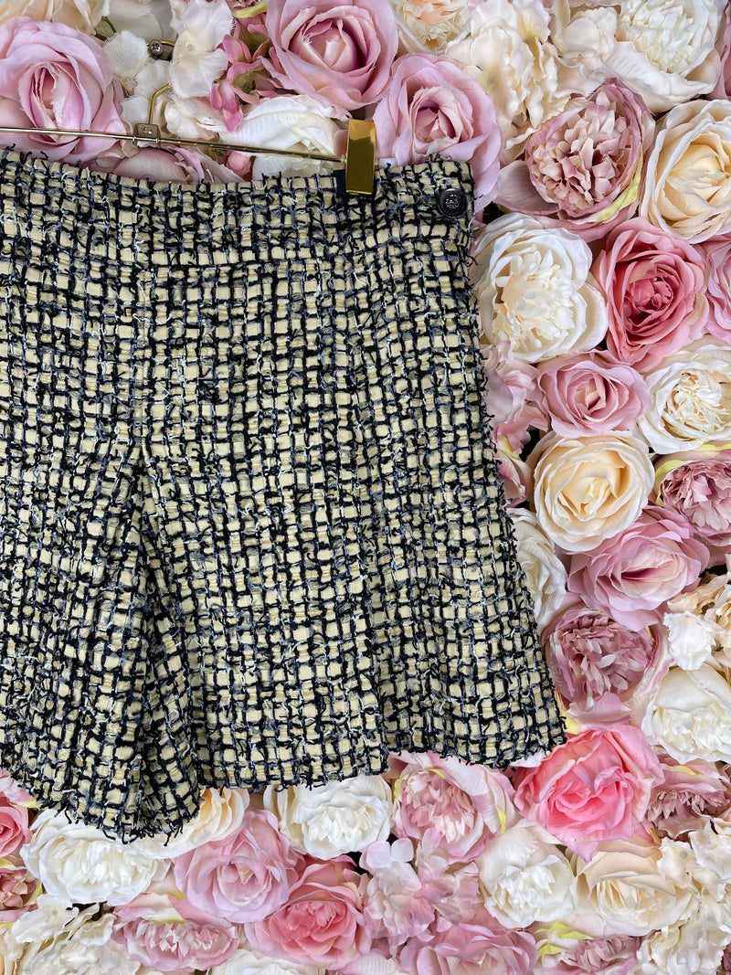 Chanel 22P Shorts Yellow Sz. 32 DE