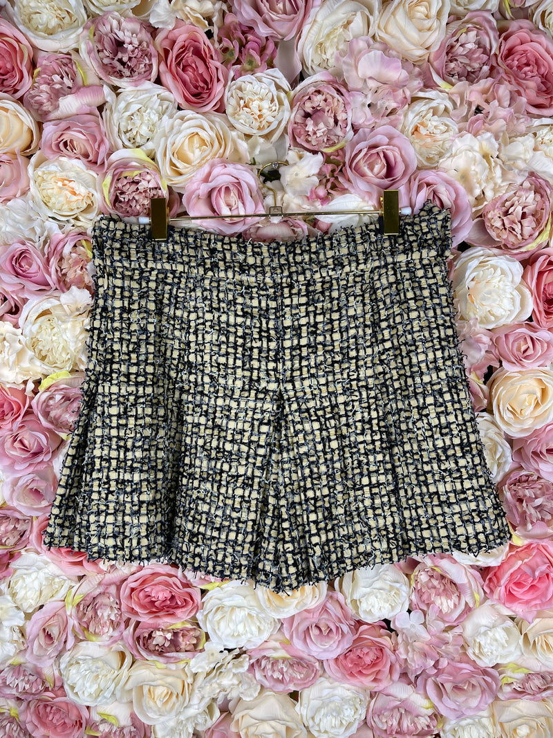 Chanel 22P Shorts Yellow Sz. 32 DE
