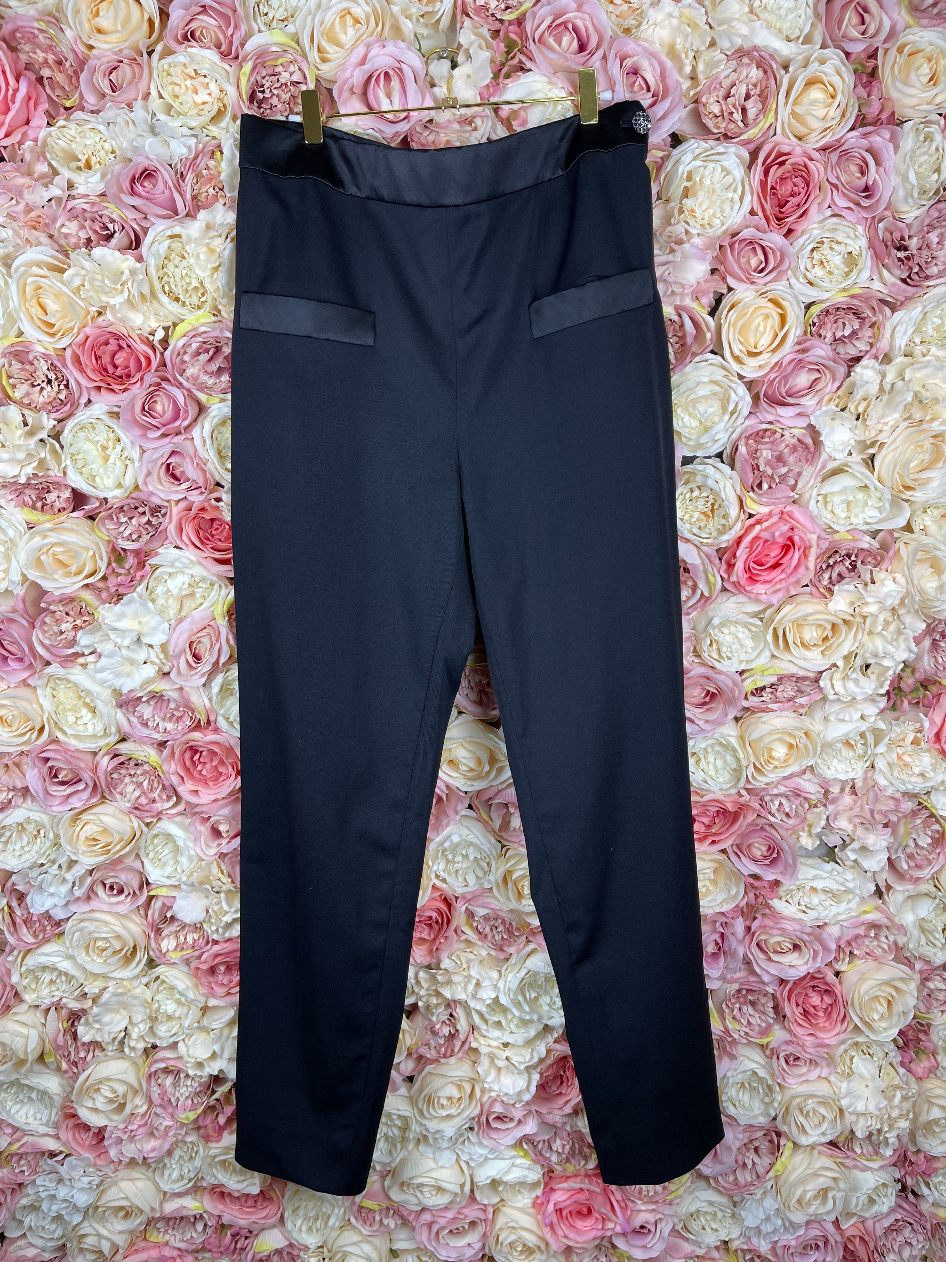 Chanel 2022 Black Pants with Satin Detail Sz. 44 DE