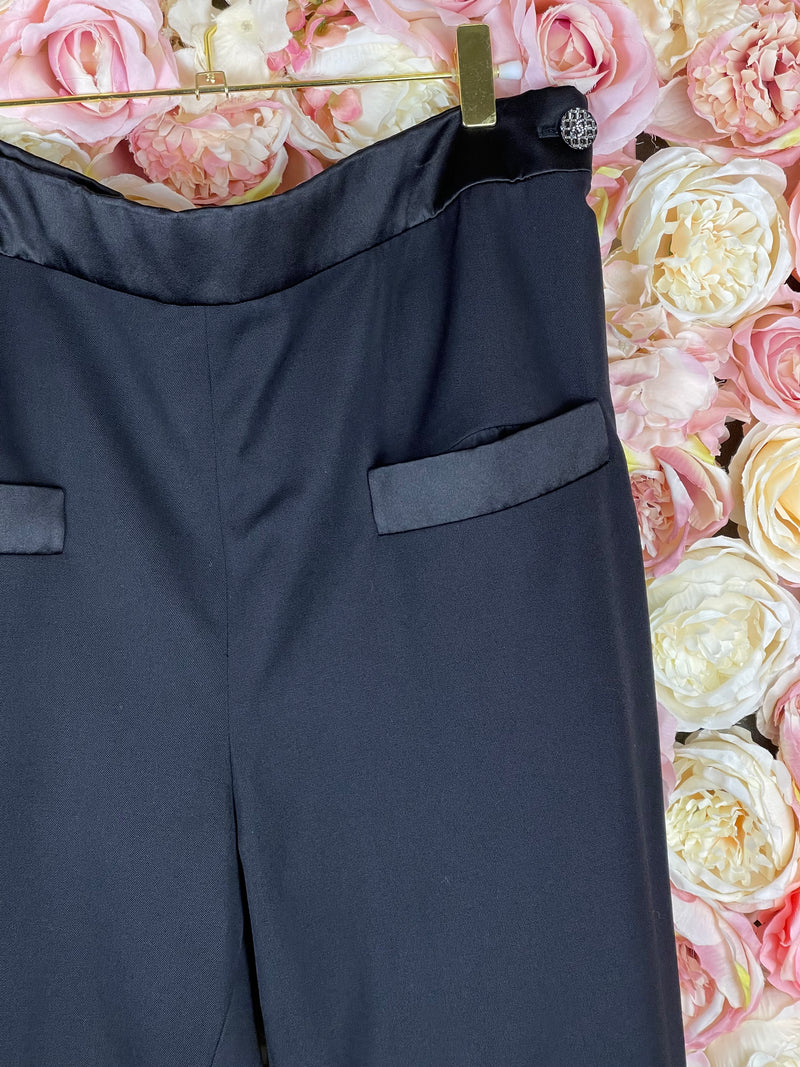 Chanel 2022 Black Pants with Satin Detail Sz. 44 DE