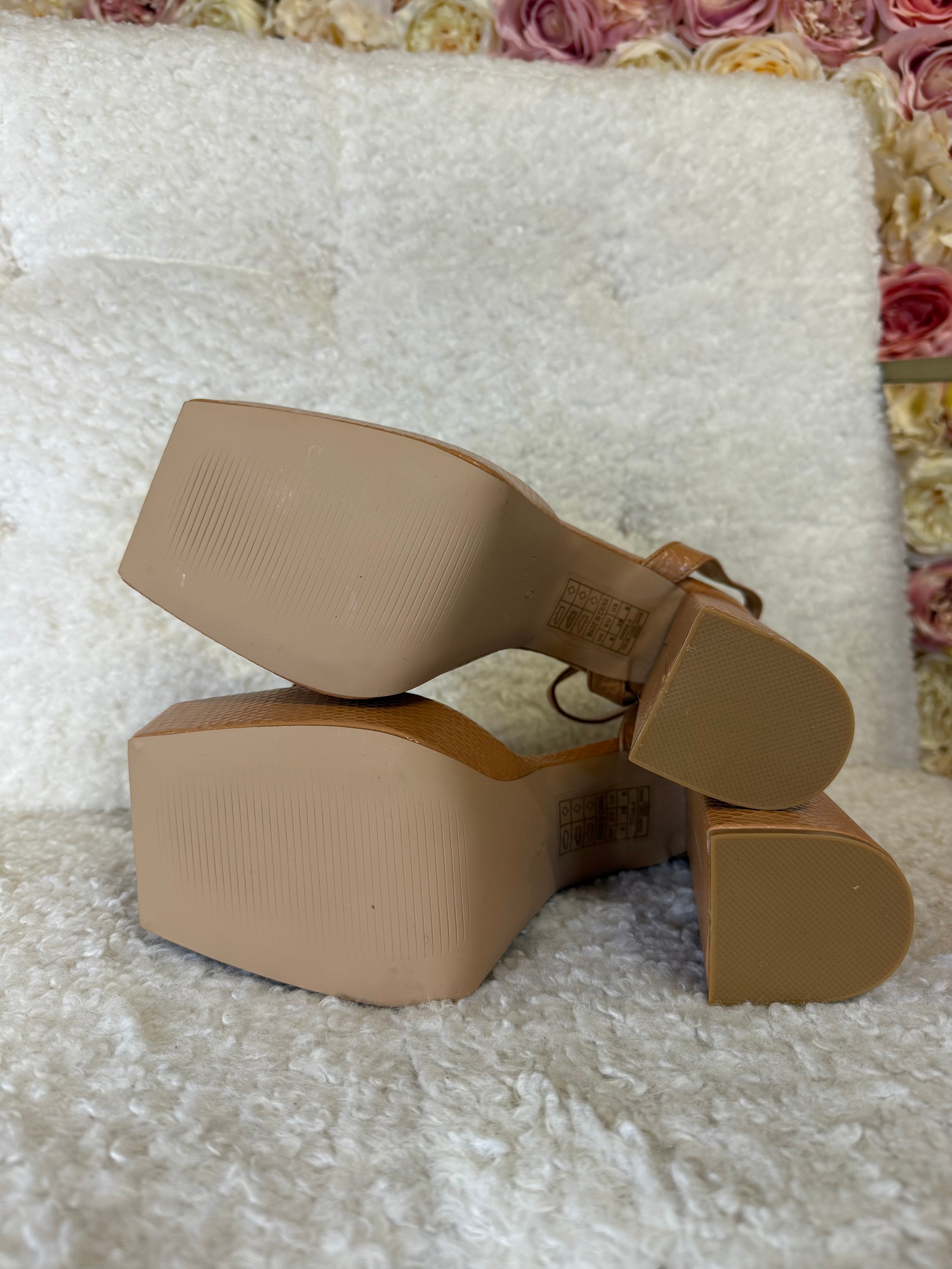 Simmi London Platform Heels Camel Sz. 39 EU