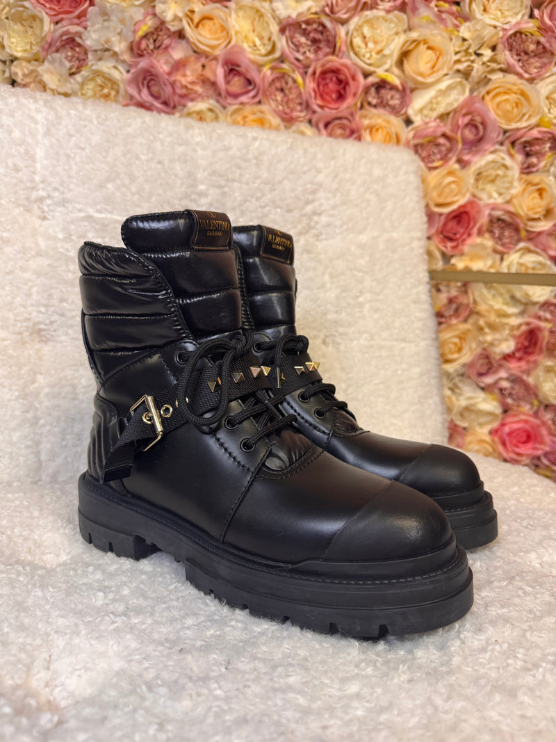 Valentino Leather Snow Boots Black