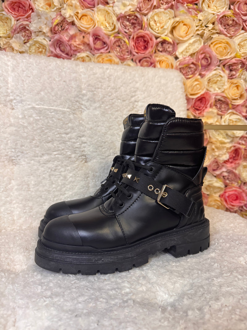 Valentino Leather Snow Boots Black