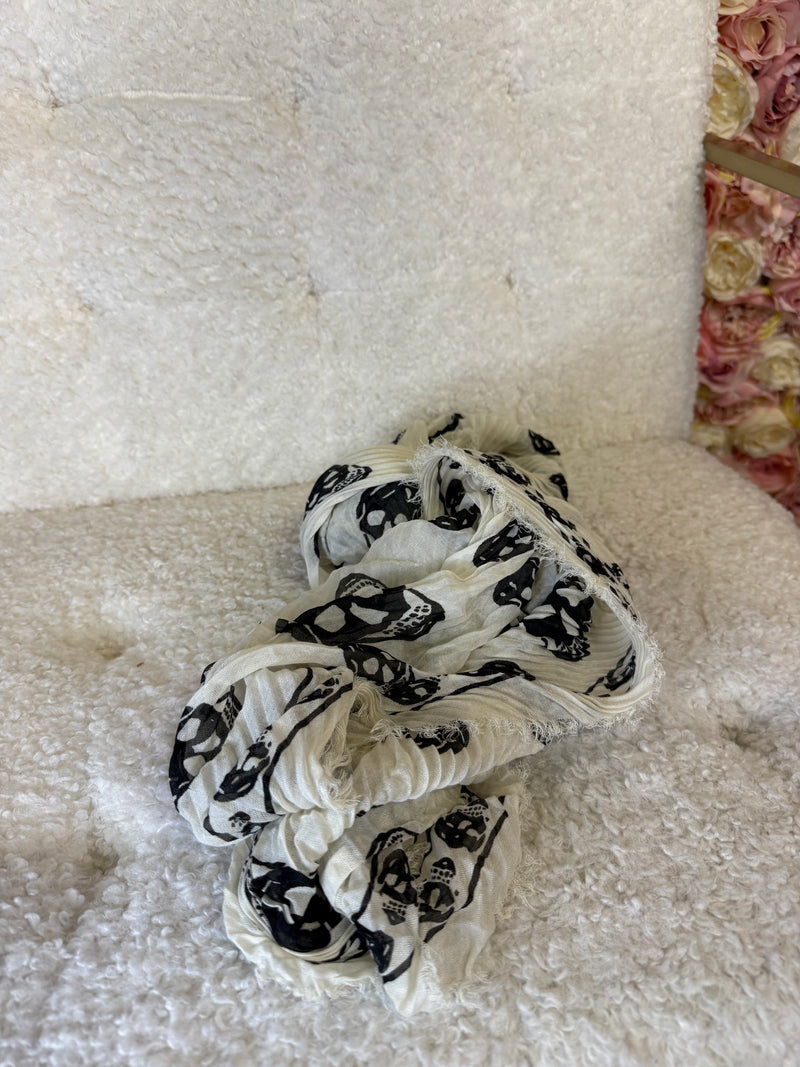 Alexander McQueen Scarfs (Div.)