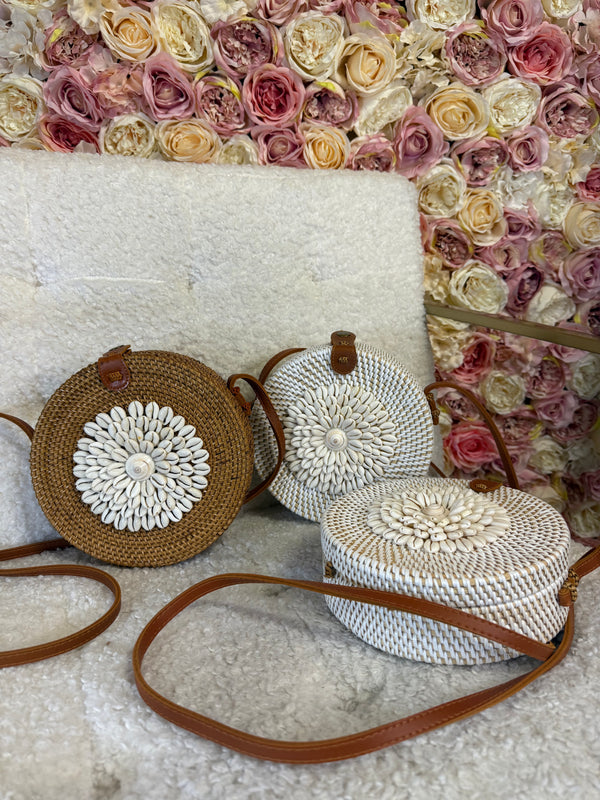 No Name Round Raffia Bag with Shells Brown & White