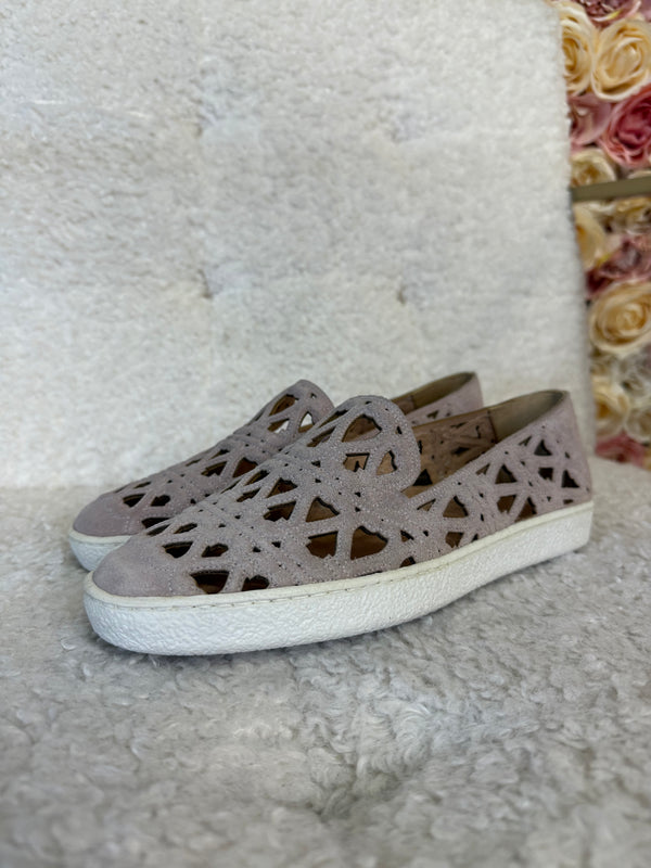 Unützer Slippers with Cutwork