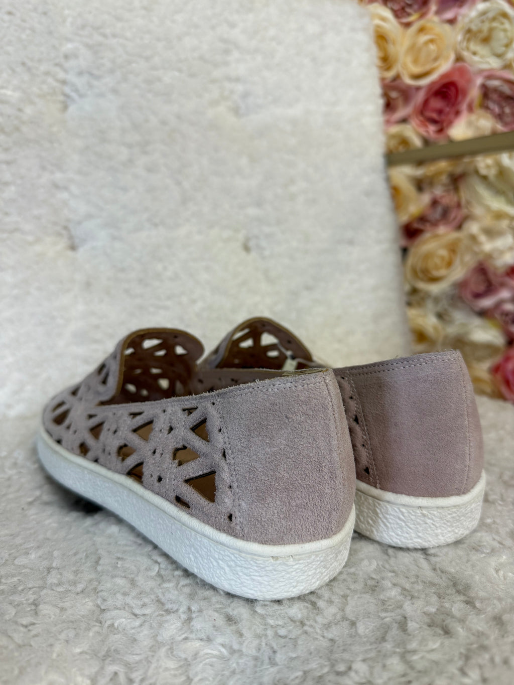 Unützer Slippers with Cutwork