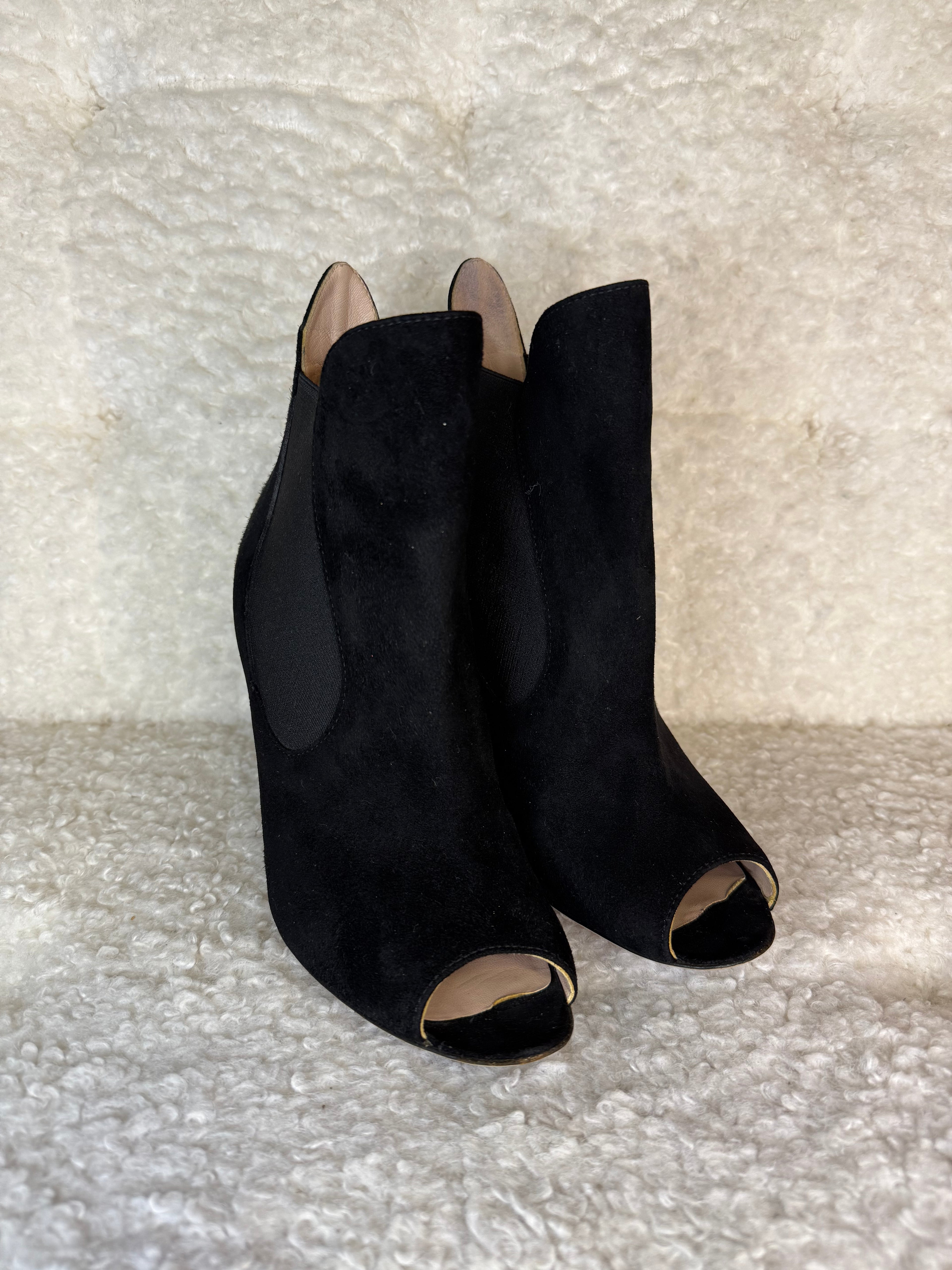 Useless ankle boot peep toe heels