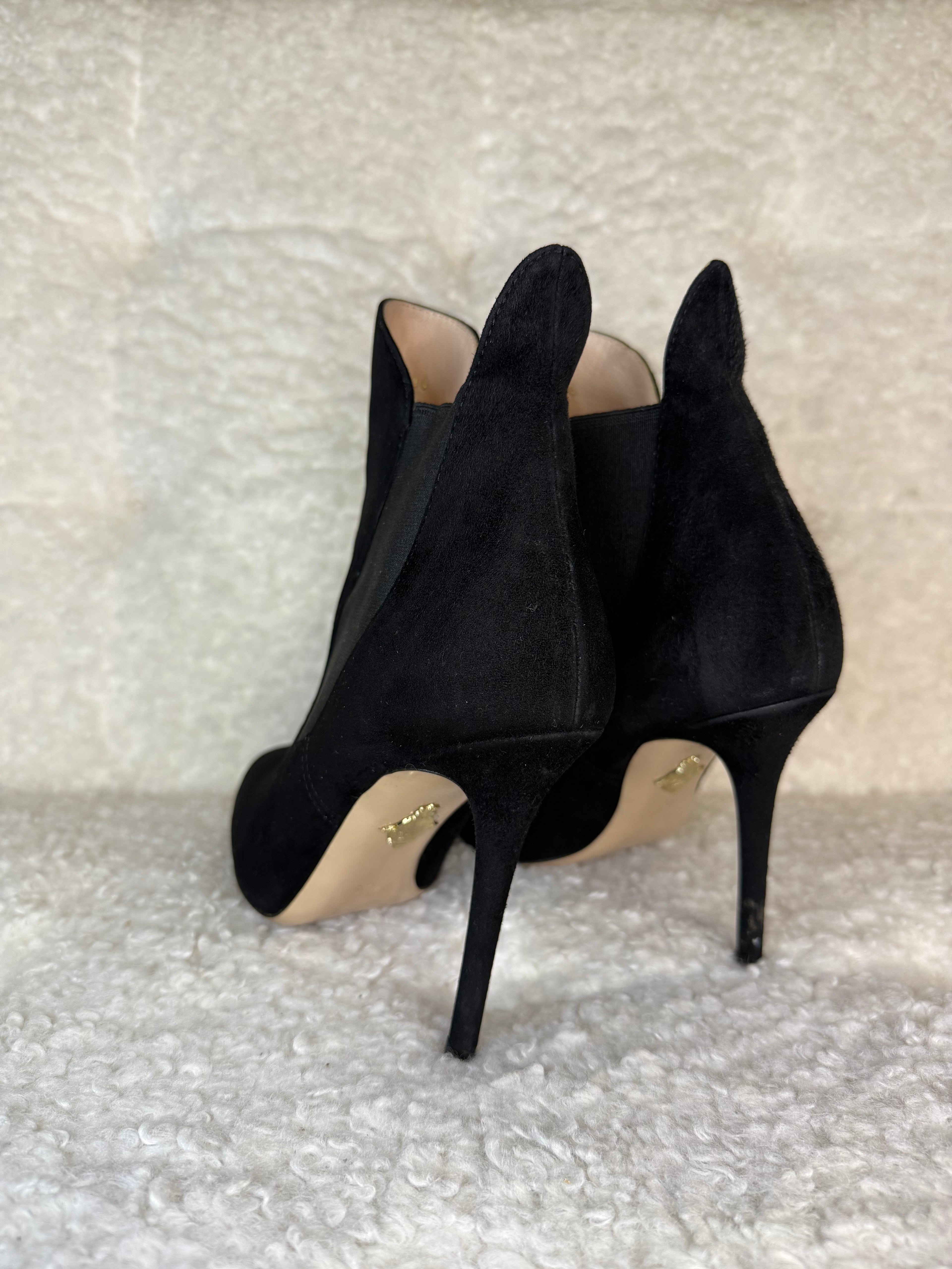Useless ankle boot peep toe heels