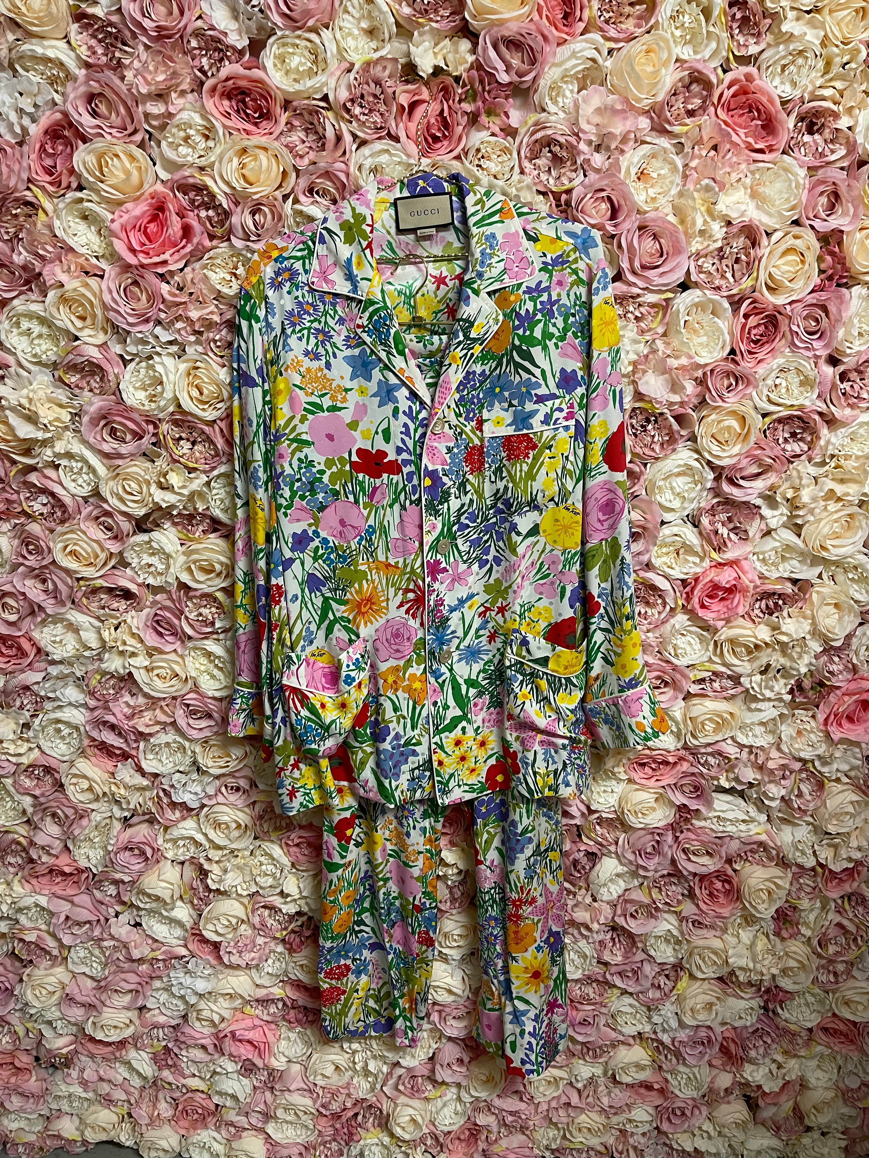 Gucci Silk Set Blouse &amp; Pants white with colorful flower print