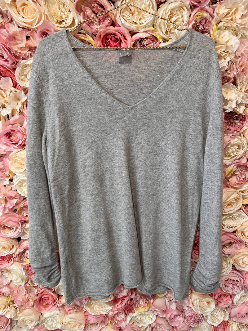 FTC Cashmere Sweater Grey with wrinkled Sleeves